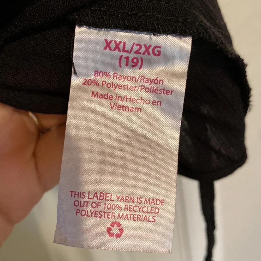 NWT- BLK RUFFLE TOP - Picture 5 of 8